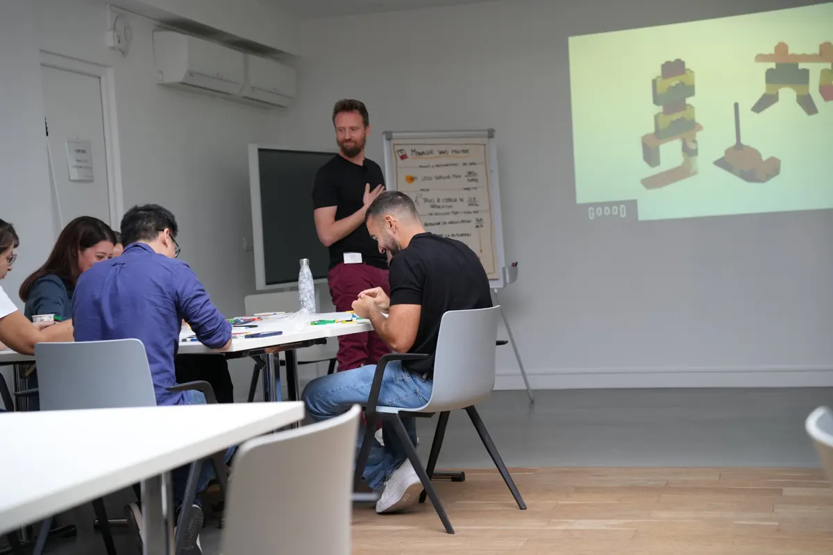 Atelier Goood! avec briques LEGO, animateur et participants