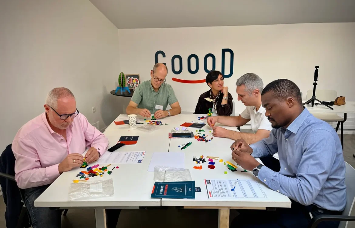 Managers en atelier LEGO Serious Play, journée Manager sans piloter, Goood!, Paris