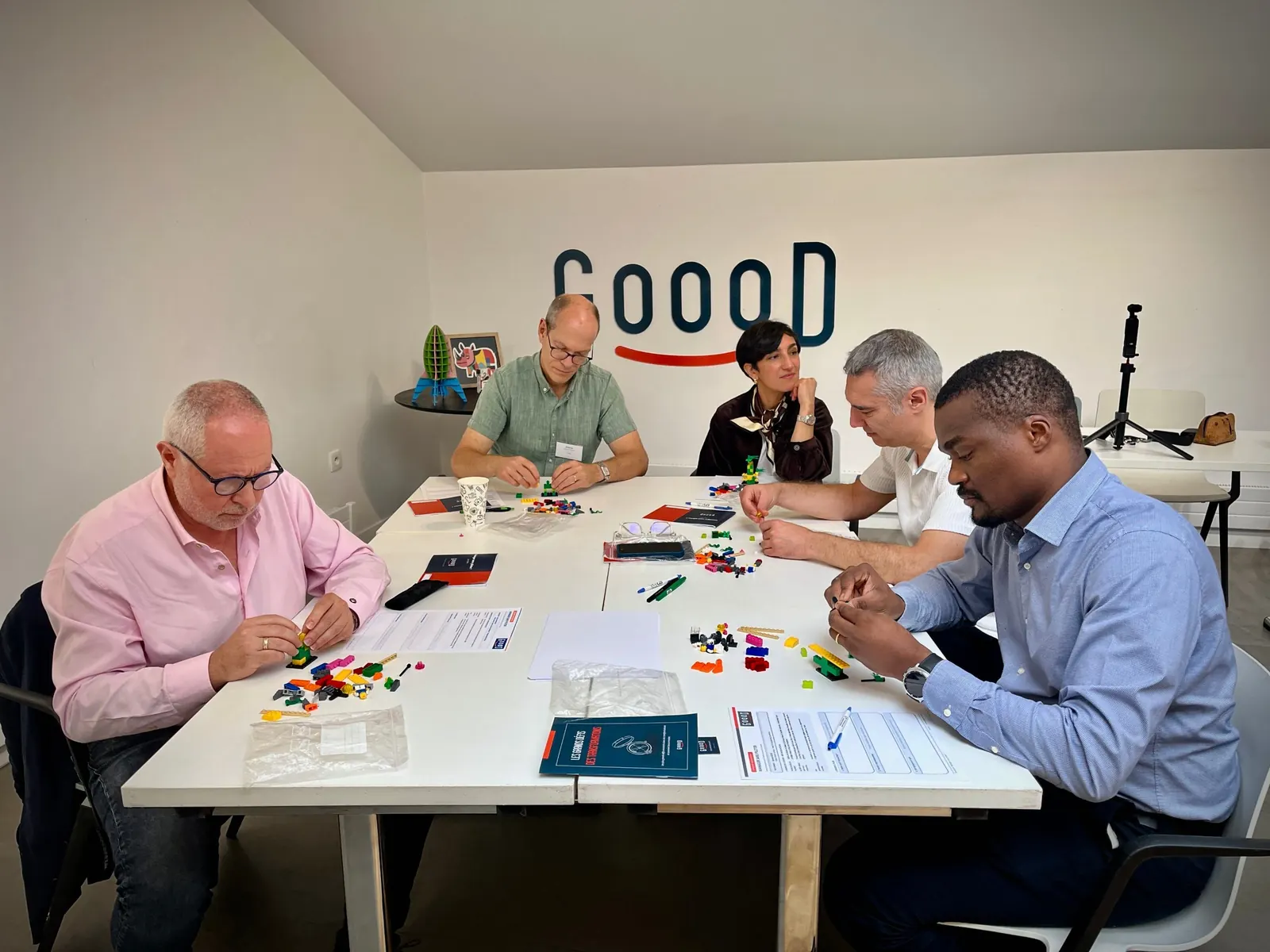 Managers en atelier Lego Serious Play lors de l'édition parisienne de Manager sans piloter